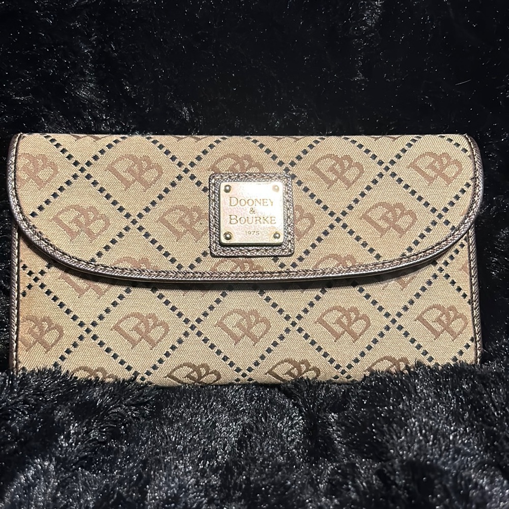 Dooney & Bourke wallet